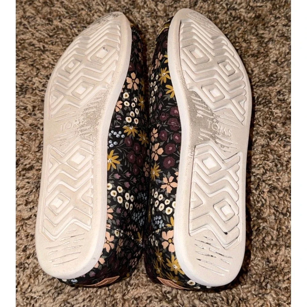 TOMS-Alpargata Slip-On Black Floral Pattern Slip On Flats Size 8.5